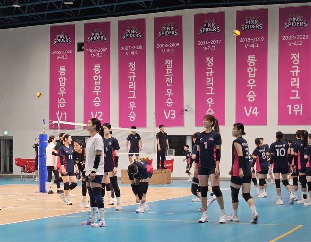 흥국생명, 세화여중·고 배구부와 합동 훈련