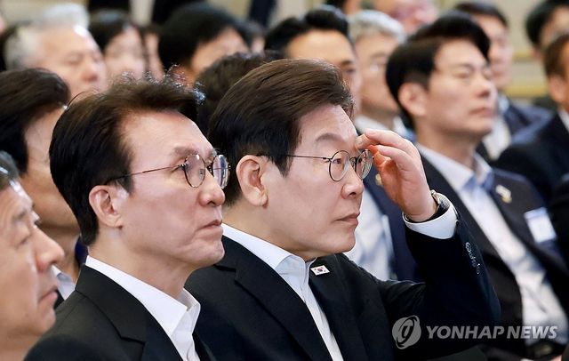 국정기획위 대국민 보고대회, 발표 듣는 이재명 대통령