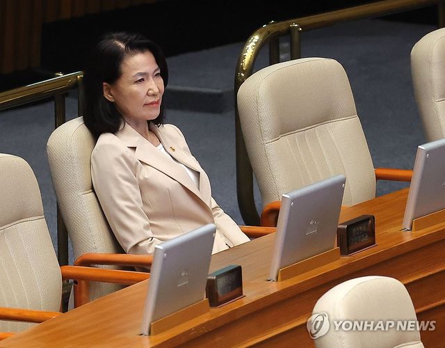 무제한토론, 본회의장 앉아 있는 이진숙 방통위원장