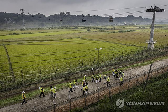 민통선 따라 걷는 '평화의 길'