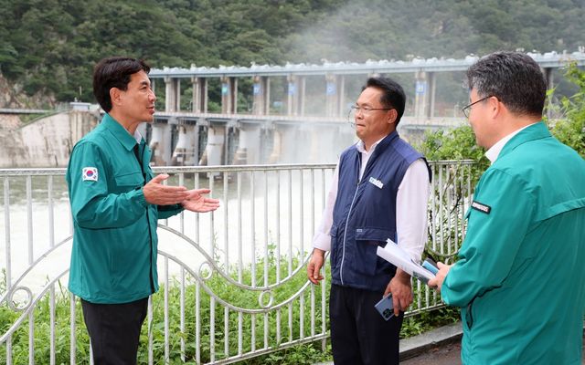 의암댐 방류 현장 찾은 김진태 지사