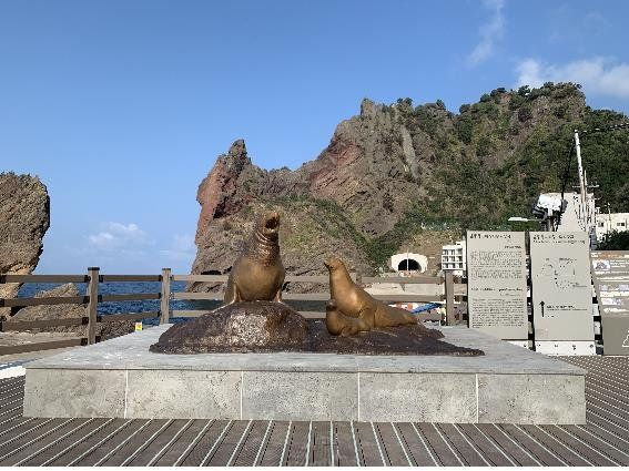 독도 강치 동상