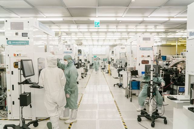 어플라이드 머티어리얼즈의 공장 내부.