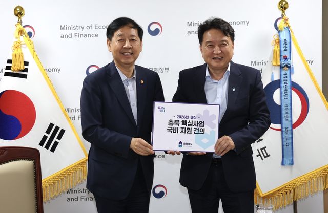 왼쪽부터 구윤철 경제부총리와 김영환 충북지사