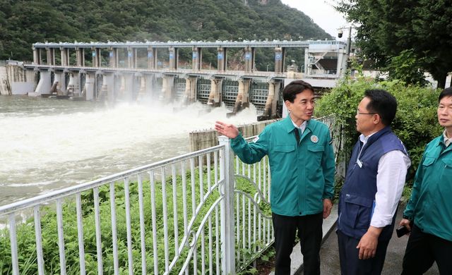 의암댐 방류 현장 찾은 김진태 지사