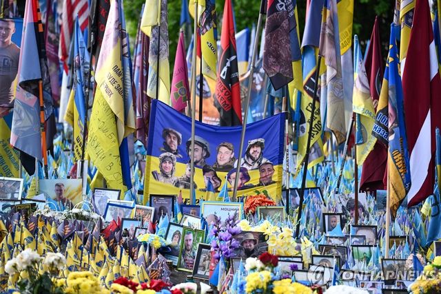 키이우 독립광장에 있는 전몰자 추모 공간