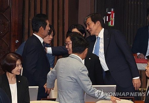 대화하는 조국 대표와 정청래 의원