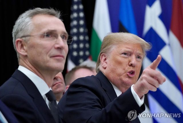옌스 스톨텐베르그 나토 사무총장과 트럼프 대통령(2019년)