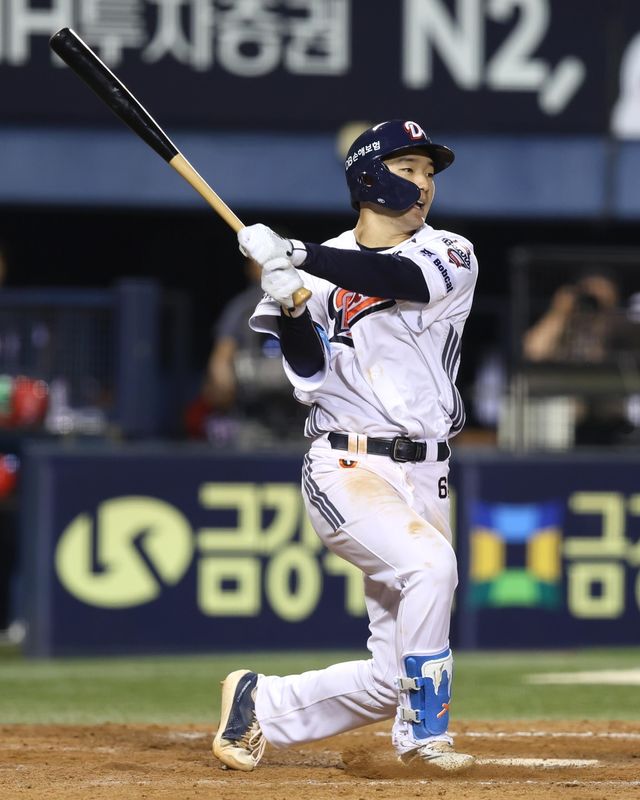 연장 11회 끝내기 홈런 때리는 두산의 안재석