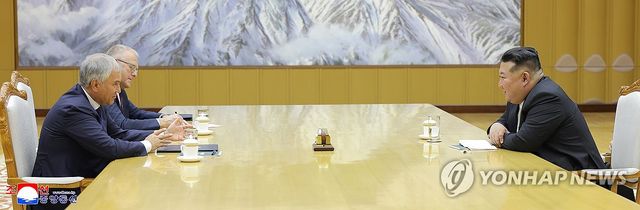 김정은, 러시아 국가회의 의장 접견