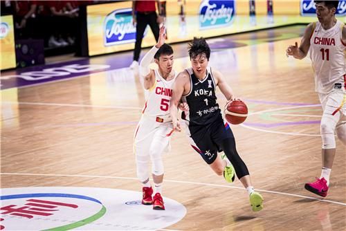 돌파하는 이현중