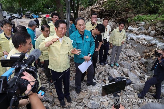 수해현장 살펴 보는 정청래 대표