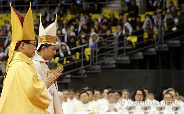 유경촌·정순택 주교 서품식(2014년)