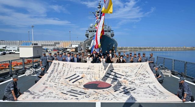 한국광복군 서명문 태극기 퍼포먼스