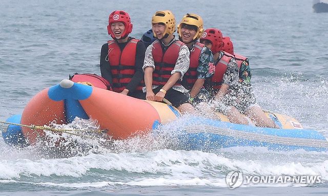 바나나보트 타며 더위 식혀요