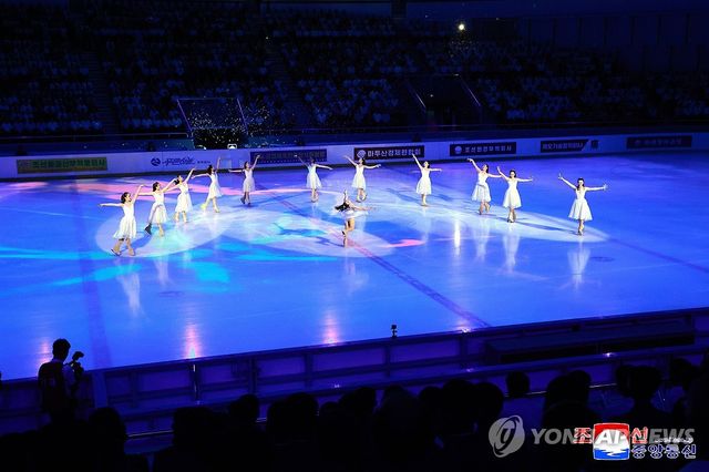 북한, 조국해방 80주년 맞아 새 빙상관 개관