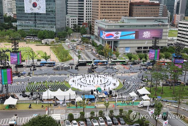 '국민주권 대축제' 리허설로 분주한 광화문 광장