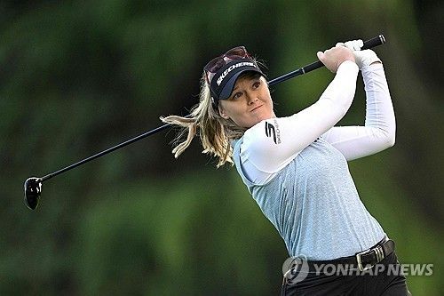 헨더슨의 티샷.