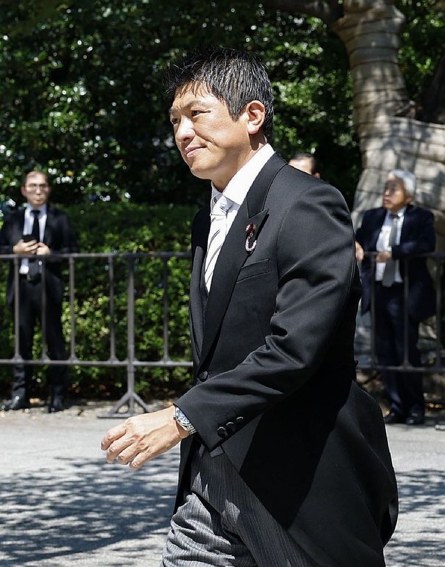 야스쿠니신사를 찾은 가미야 소헤이 참정당 대표