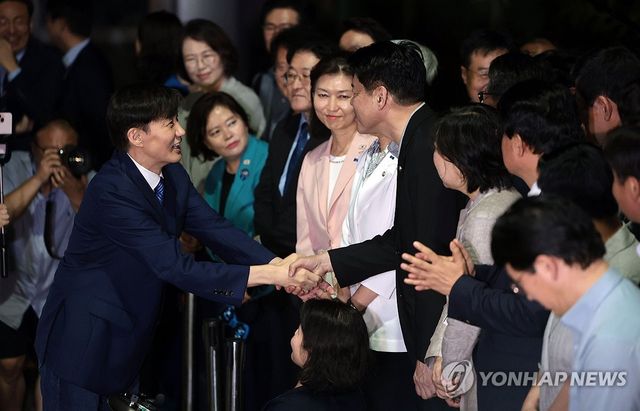 광복절 특사로 출소하는 조국 전 대표