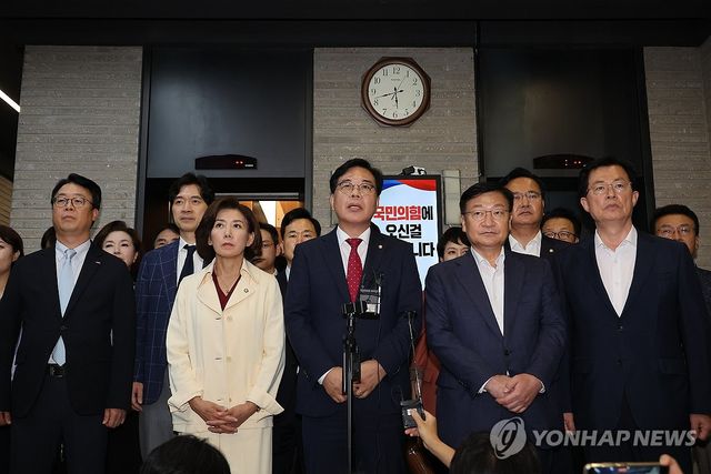 당사 압수수색 관련 발언하는 송언석 비상대책위원장