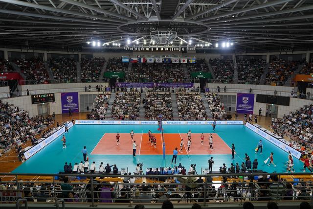 한국과 일본 여자배구 맞대결 '만원 관중' 이룬 진주체육관
