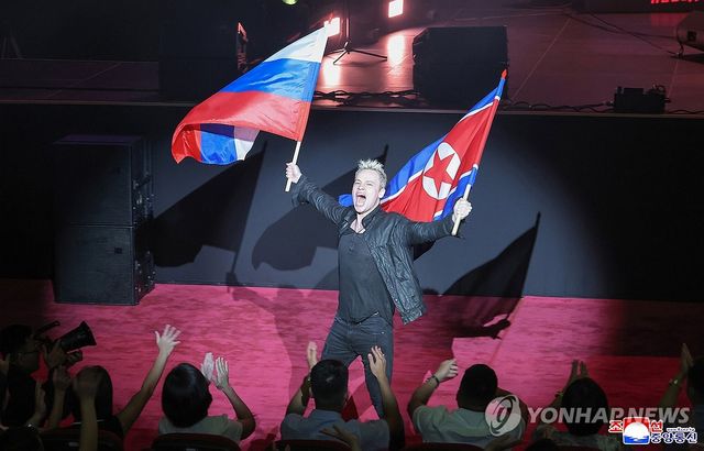 러시아의 경축사절들 경축공연 진행...김정은 관람