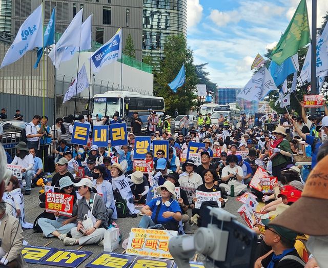 촛불행동, 옛 주한일본대사관 '평화의 소녀상' 인근에서 153차 촛불대행진 집결
