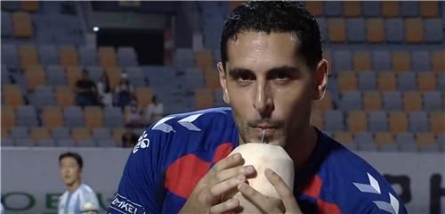 코코넛 마시는 싸박