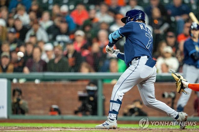 김하성, 투수 앞 안타