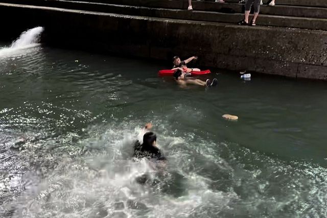 완도해경, 야간 해상 추락 관광객 2명 구조