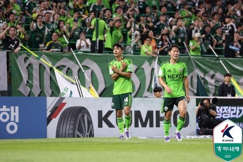 골 넣고 기뻐하는 전진우