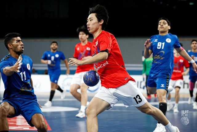 쿠웨이트 전에서 공격을 시도하는 정진욱.