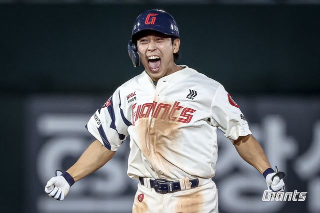 9회말 동점 솔로홈런을 날린 롯데 황성빈