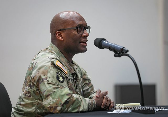 기자간담회 하는 주한미군사령관