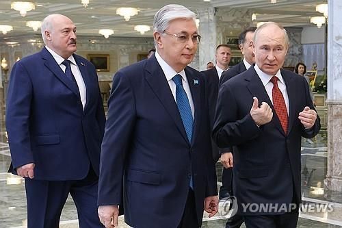 루카셴코 벨라루스 대통령과 토카예프 카자흐스탄 대통령, 푸틴 러시아 대통령