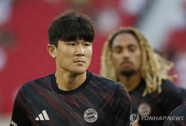 웜업하는 김민재