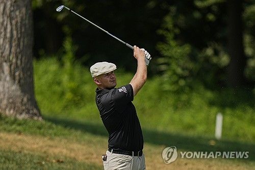 극적으로 투어 챔피언십에 합류한 해리 홀.