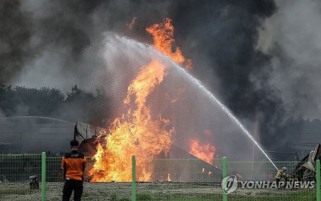 영천 화장품 공장서 불…진화 중
