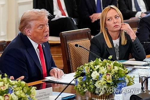 유럽 및 우크라이나 정상과 백악관서 회의하는 트럼프