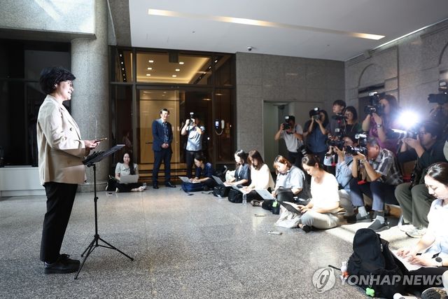 원민경 여성가족부 장관 후보자, 첫 출근