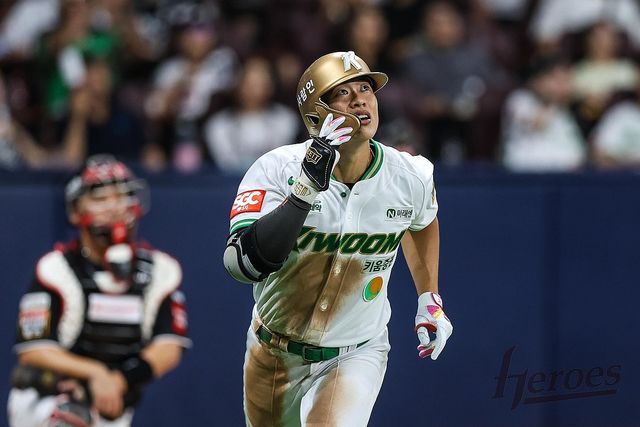 키움 송성문, 올 시즌 첫 20홈런-20도루