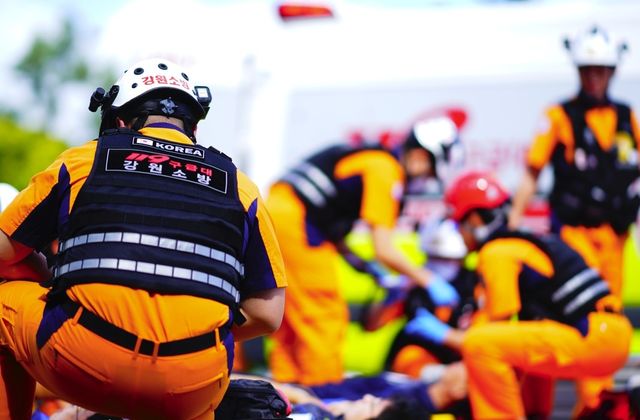 구급 활동 중인 강원소방