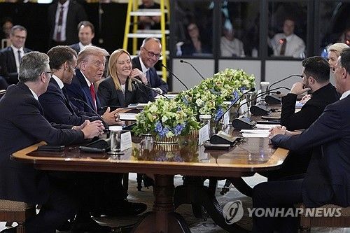 '우크라 종전' 논의 위해 백악관 모인 美·우크라·유럽 정상들