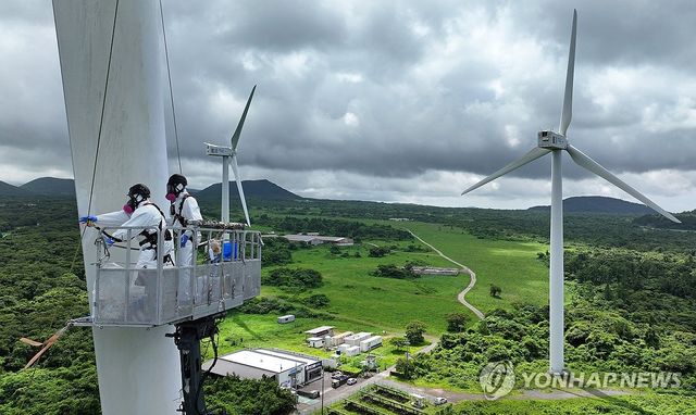 제주 풍력발전기 보수작업