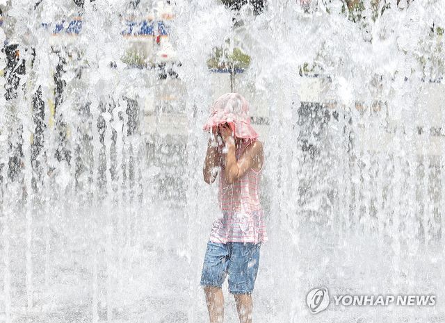 '다시 폭염' 계속되는 물놀이