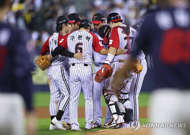 LG, 롯데에 3-2 역전승 거두며 2위 수성