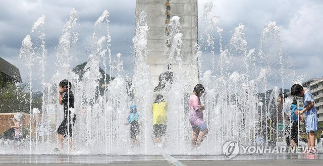 '다시 폭염' 계속되는 물놀이