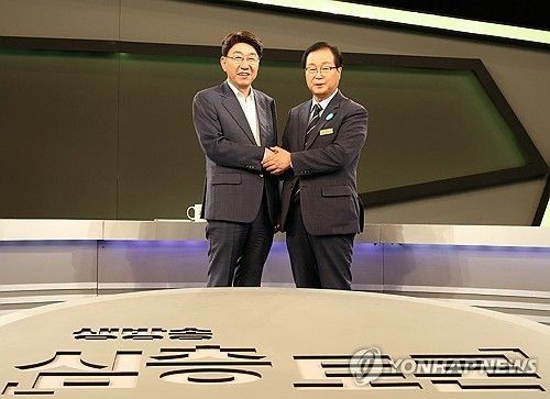 손 맞잡은 전주시장과 완주군수