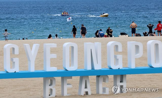 폐장 해수욕장에서의 막바지 피서